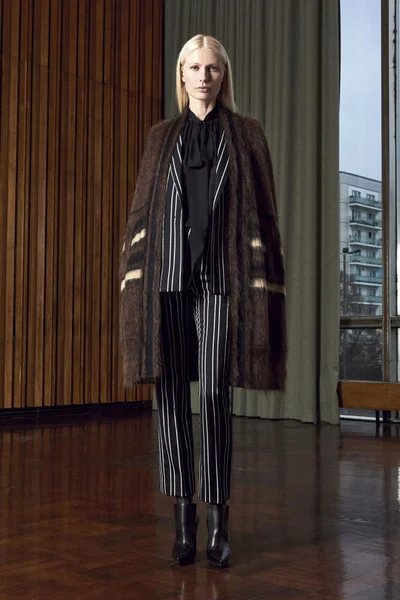 Look 4